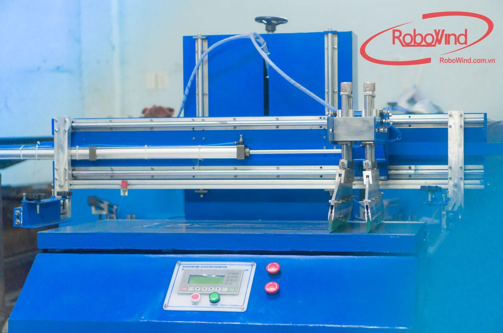 Máy in lụa tích hợp chồng màu Robowind