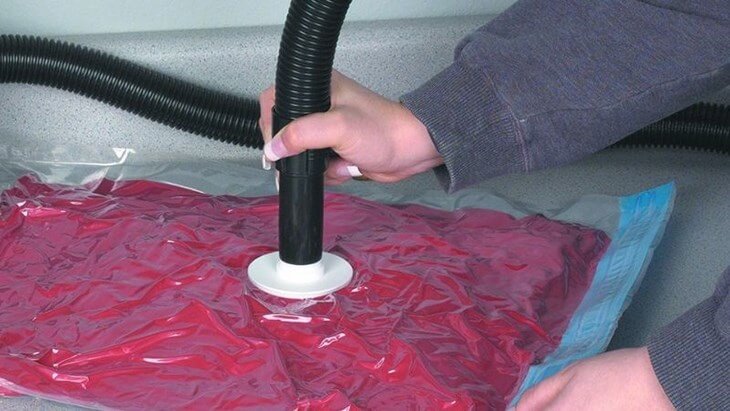 Phương pháp tận dụng máy hút bụi để hút chân không
