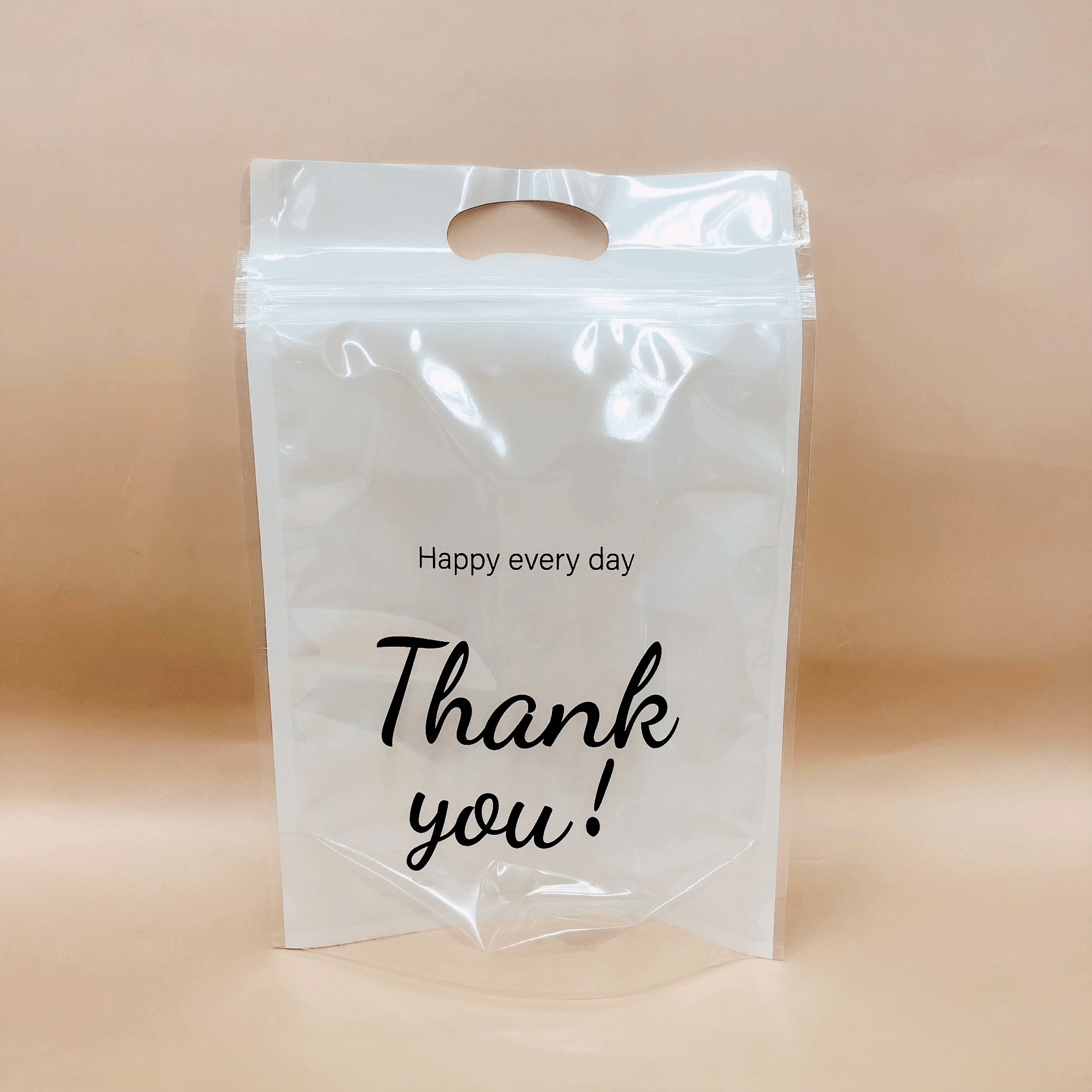 Túi zip đựng bánh kẹo họa tiết đẹp mắt, sang trọng 2 Đặc điểm nổi bật của túi zip đóng gói bánh kẹo