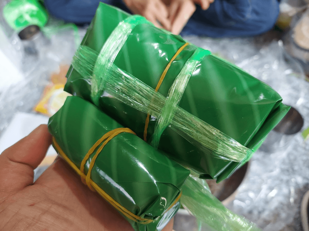 Lá chuối giả chất liệu nhựa bền đẹp dùng gói nem chả 13 Các loại lá chuối nilon chuyên dụng gói giò, nem, chả 3