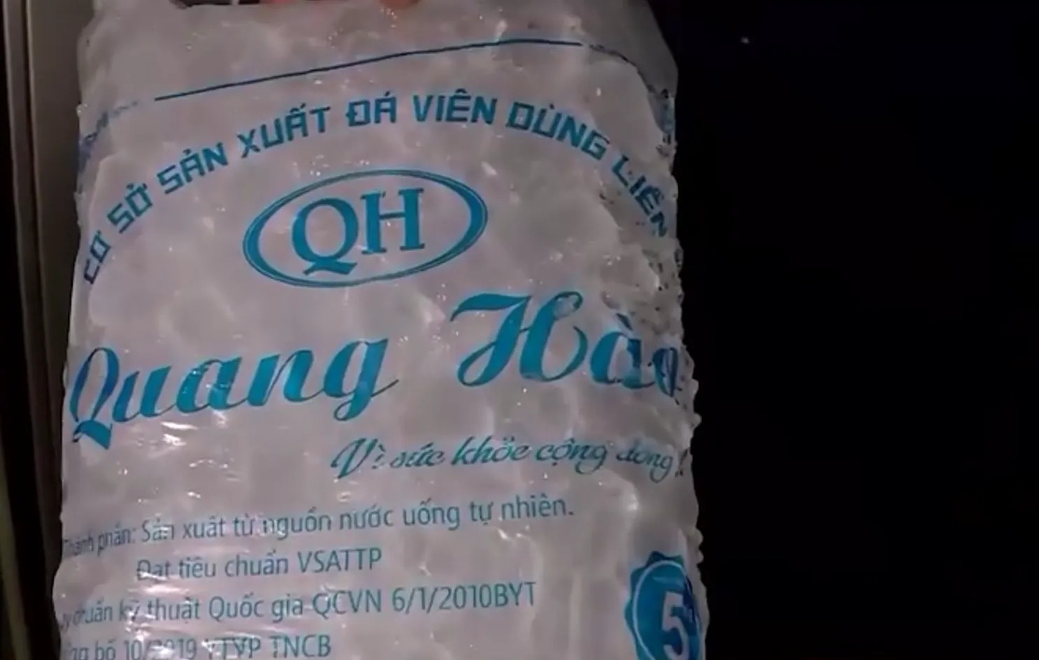 Giá một túi nước đá viên tại TP.HCM hiện nay là bao nhiêu tiền 8 Những rào cản trên thị trường nước đá viên tại TP.HCM 1