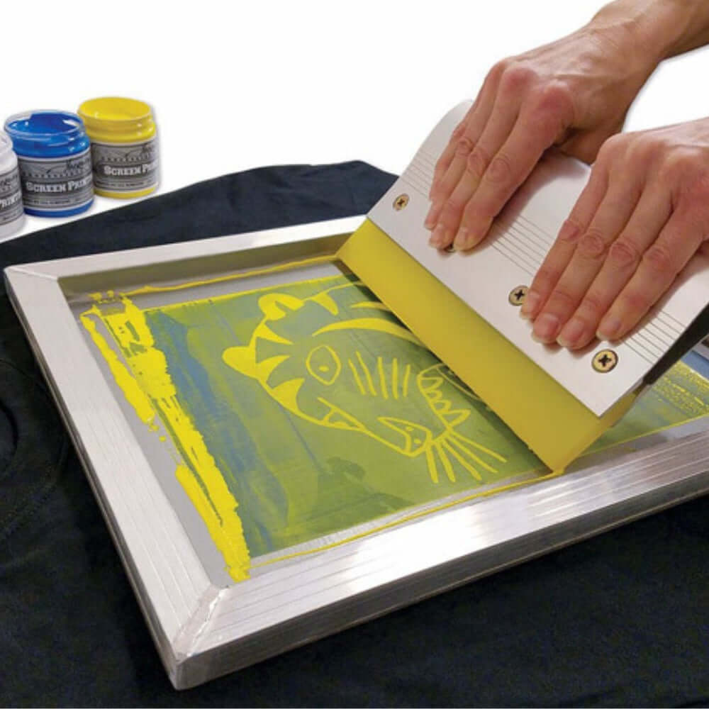 In lụa và in flexo khác nhau như thế nào trong sản xuất công nghiệp 2 Khái niệm về in lụa (Screen Printing)