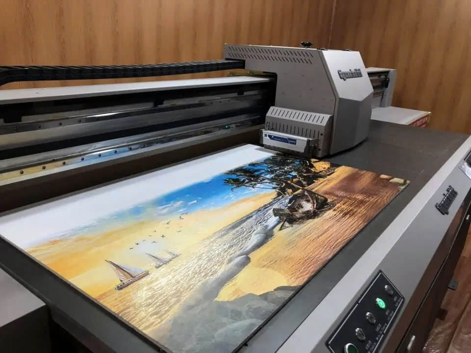 In UV và in kỹ thuật số có gì khác biệt mà bạn cần biết 2 Khám phá công nghệ in UV chuyên sâu